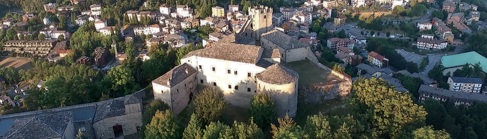 Rocca di Sestola - Panoramica aerea Castello di Sestola foto di: |Eugenio Soliani| - Gestore Castello